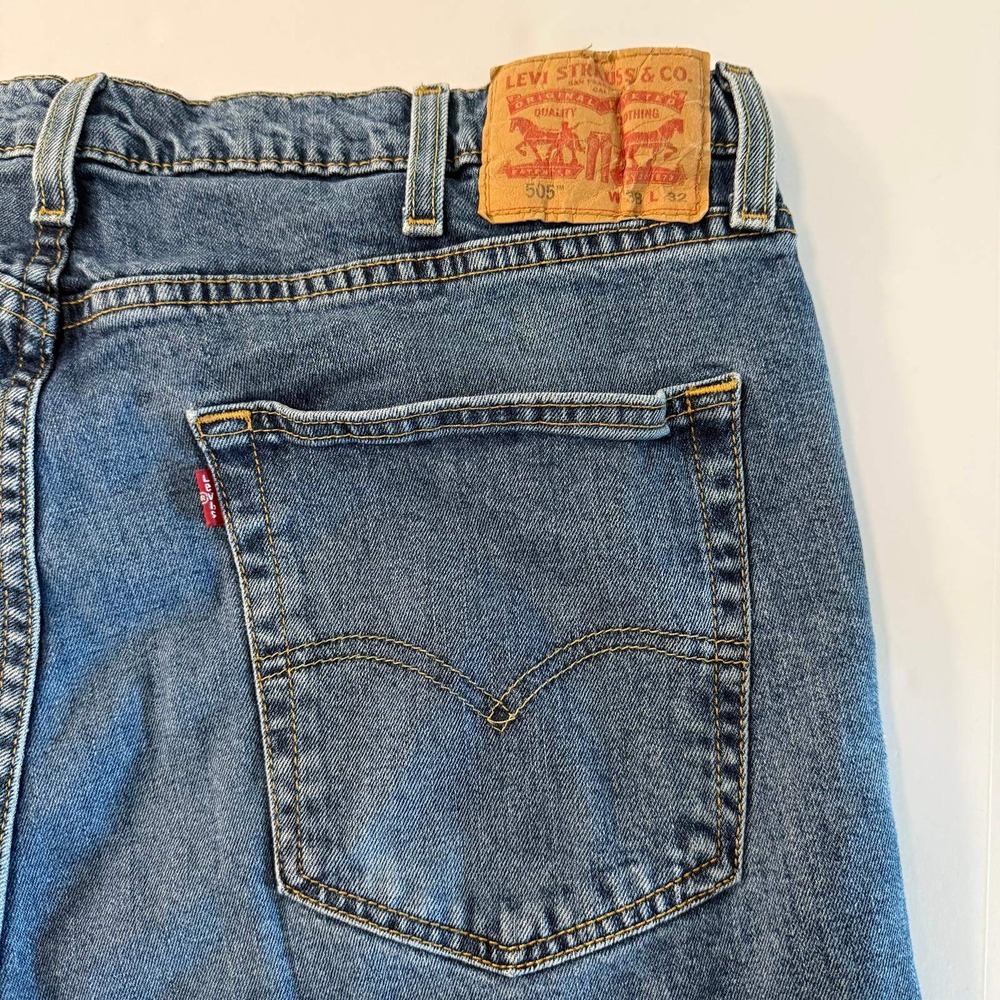 Levis 505 Regular Fit Straight Leg Jeans Mens 38x32 Medium Wash Blue Denim‎
